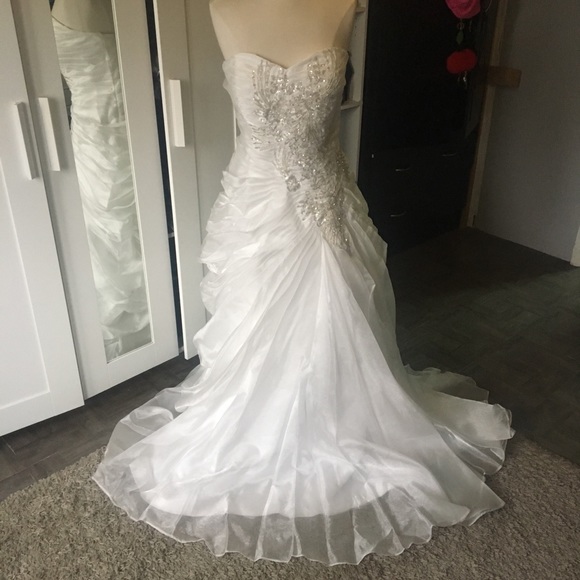 brides Dresses & Skirts - Strapless wedding dress size 20w